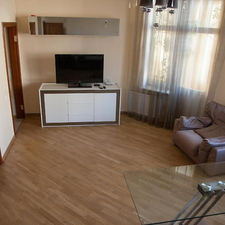 Two Bedroom Apartment With Balcony Kiev Buitenkant foto