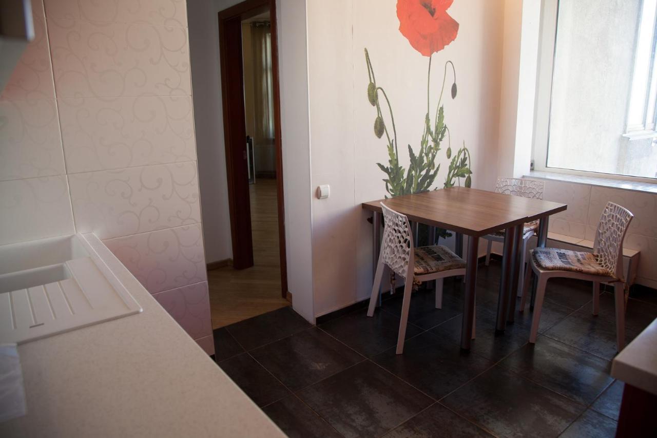 Two Bedroom Apartment With Balcony Kiev Buitenkant foto