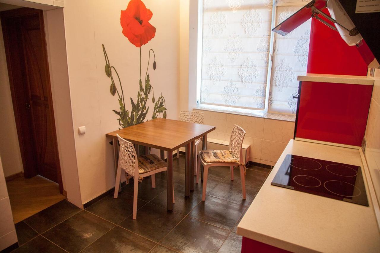 Two Bedroom Apartment With Balcony Kiev Buitenkant foto