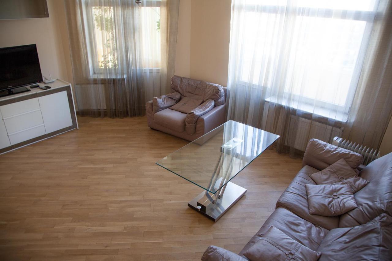 Two Bedroom Apartment With Balcony Kiev Buitenkant foto