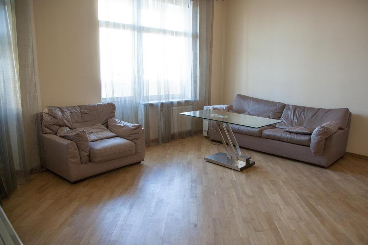 Two Bedroom Apartment With Balcony Kiev Buitenkant foto