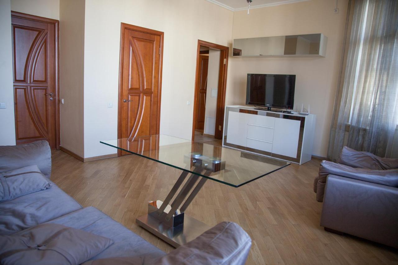 Two Bedroom Apartment With Balcony Kiev Buitenkant foto